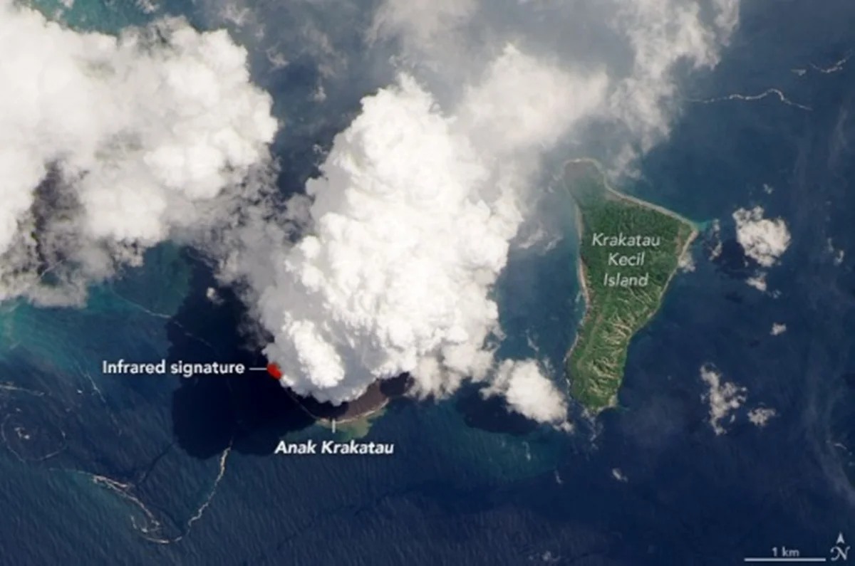 Em 2020, Vulcão Anak Krakatoa também entrou em erupção na Indonésia Em 2020, Vulcão Anak Krakatoa também entrou em erupção na Indonésia