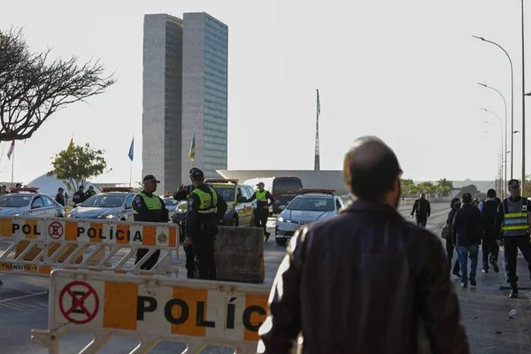 Esplanada fechada para veículos