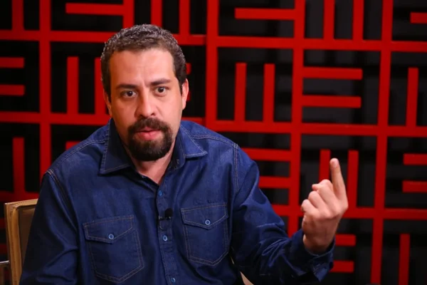 Fãs do PSol de fora de São Paulo se engajam na campanha de Guilherme Boulos