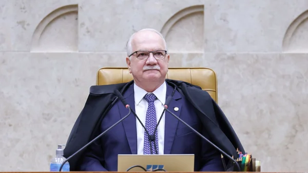 imagem colorida do ministro Edson Fachin