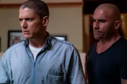 <b>Prison Break (Temporadas 1-5). </b>Lincoln Burrows (Dominic Purcell) é um homem inocente acusado pelo homicídio do irmão do vice-presidente, sendo condenado a pena de morte em uma penitenciária super-máxima. Porém, seu irmão, Michael Scofield (Wentworth Miller), bola um plano para tirar Lincoln da cadeia. Enviado para Fox River, Michael começa a executar a sua estratégia, mas logo percebe que está no meio de uma perigosa conspiração
