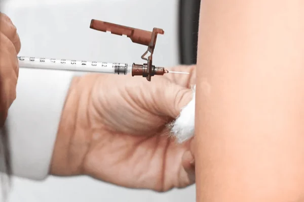 Vacinação de grupos de risco contra gripe está abaixo da meta no DF