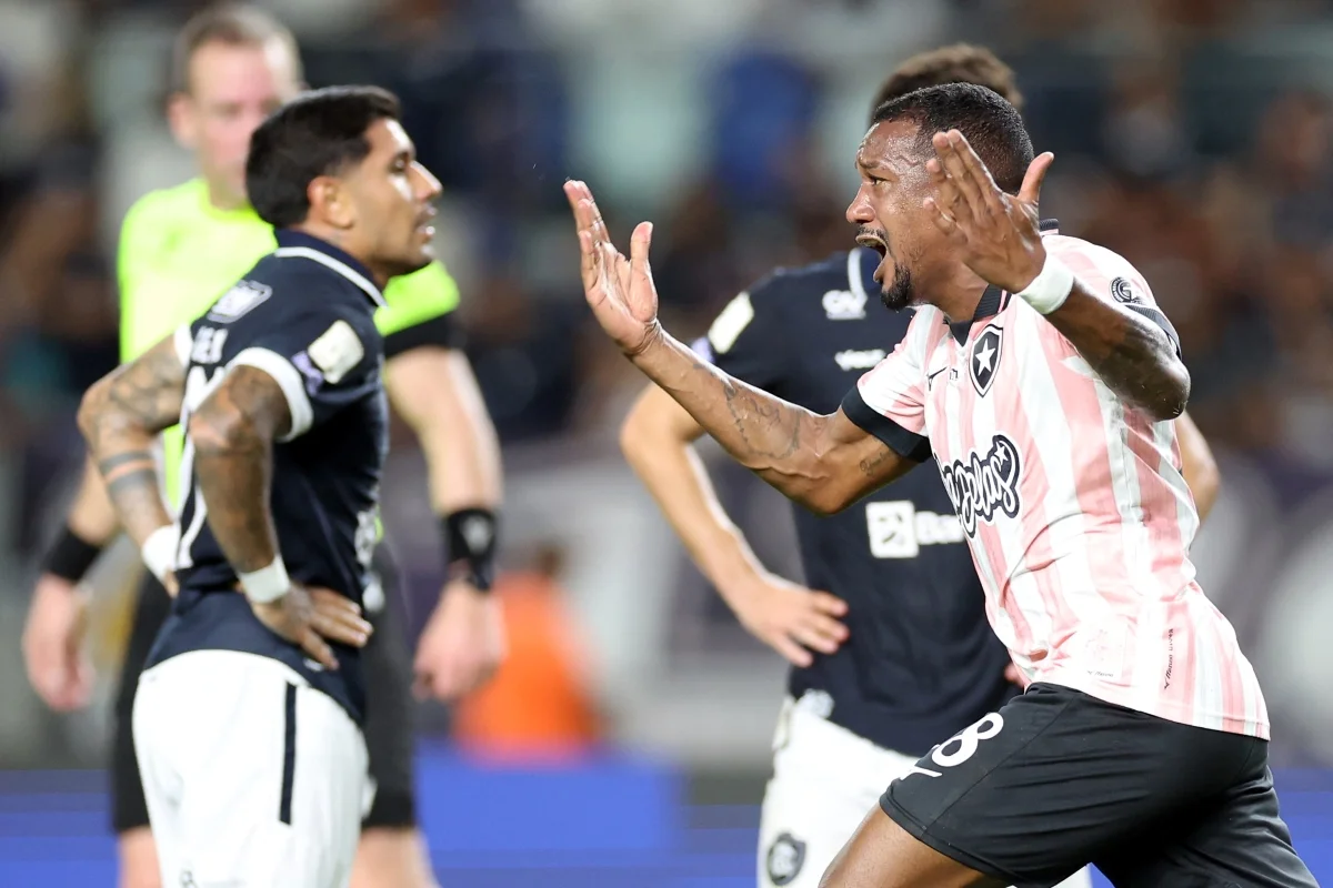 O Botafogo descontou com Edenilson O Botafogo descontou com Edenilson