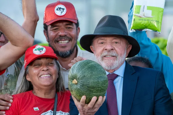 Lula visita feira com produtos da agricultura familiar