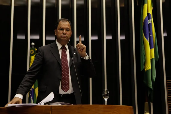 Líder agro do MDB quer Simone Tebet “desmistificando” agrotóxicos