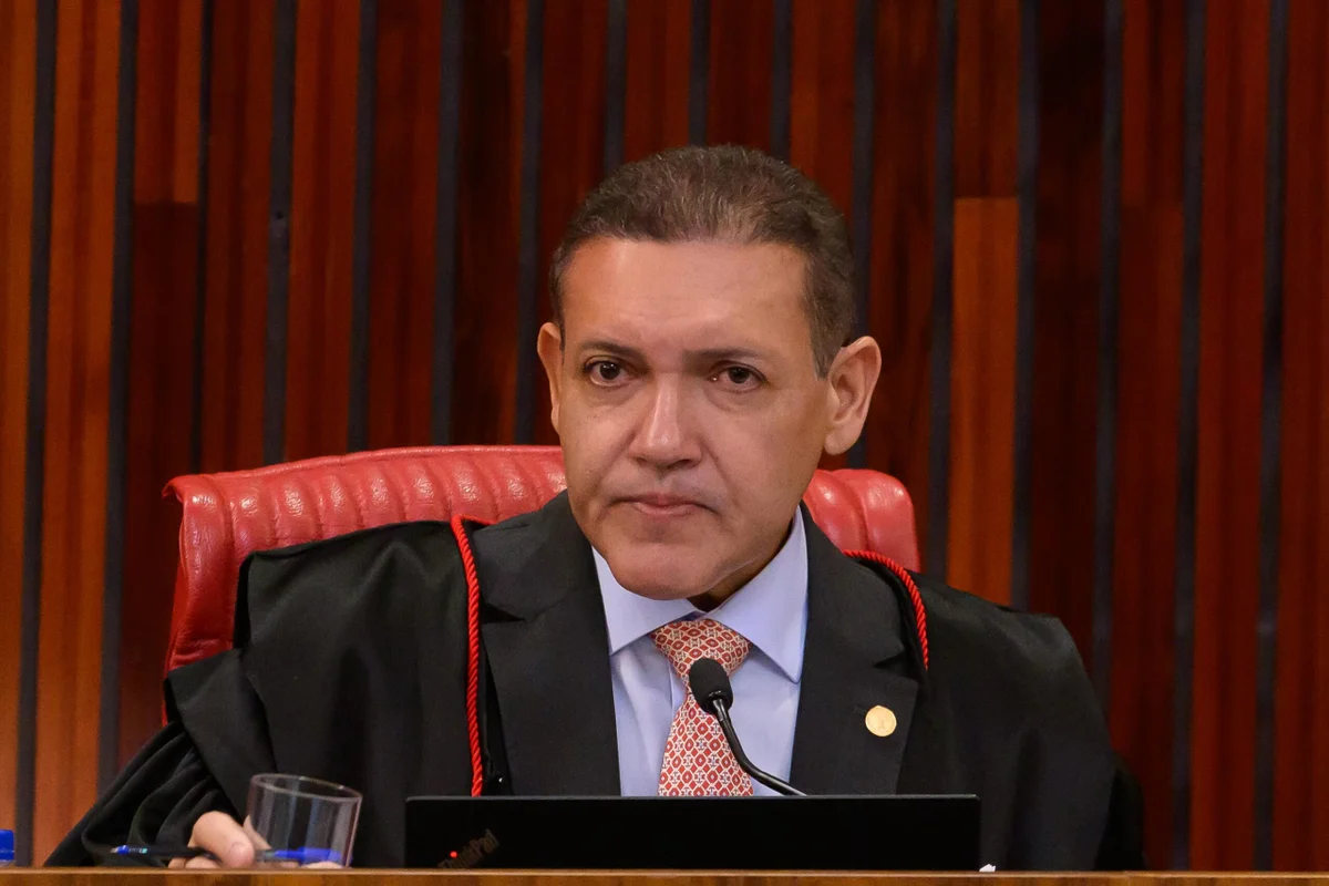 Nunes Marques proíbe apresentações artísticas em atos de Lula
