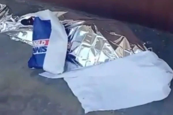 O SAMU foi acionado para atender um homem em situação de rua que se encontrava em parada cardiorrespiratória na frente da Igreja Universal - Metrópoles