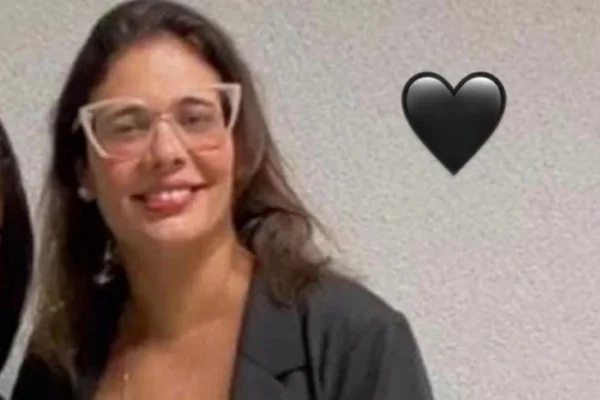 Foto colorida de Juliana Mattos de Lima Santiago, morta aos 41 anos após ser atacada por um aluno dentro de uma faculdade particular em Porto Velho (RO) - Metrópoles