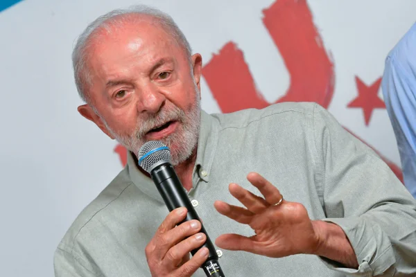 Lula usa escala 6×1 para pressionar Flávio no segundo turno