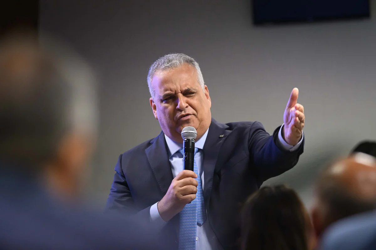 Quem é Alfredo Gaspar, escolhido vice na chapa de Flávio Bolsonaro