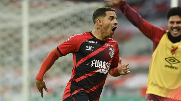 Athletico-PR vence na Copa do Brasil