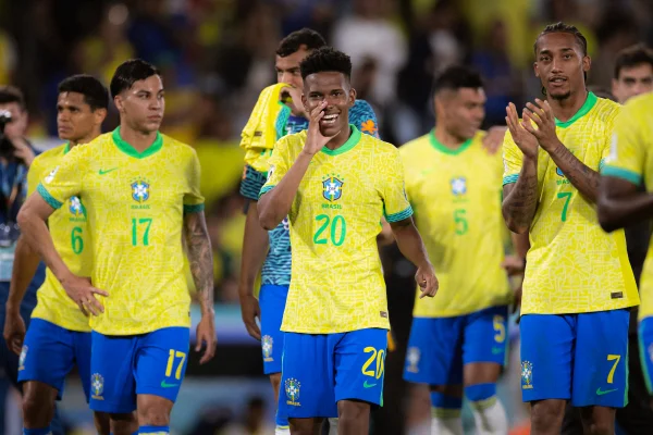 Imagem colorida do atacante Estêvão