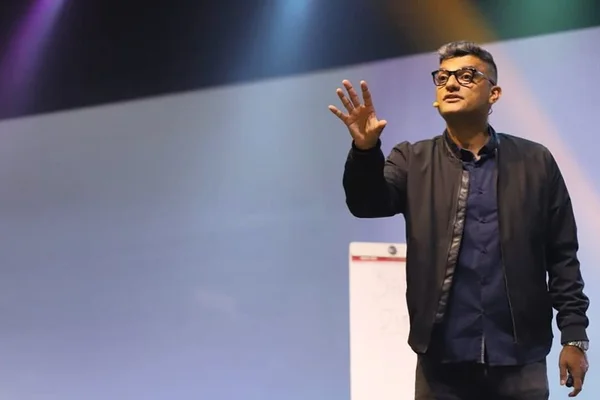 “A vida exposta cria declínio emocional grande”, diz mentor dos famosos