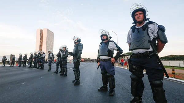 policiais
