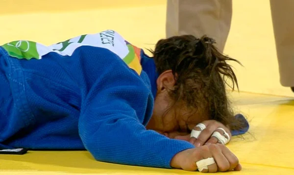 Sarah Menezes e Felipe Kitadai perdem repescagem e ficam sem medalha
