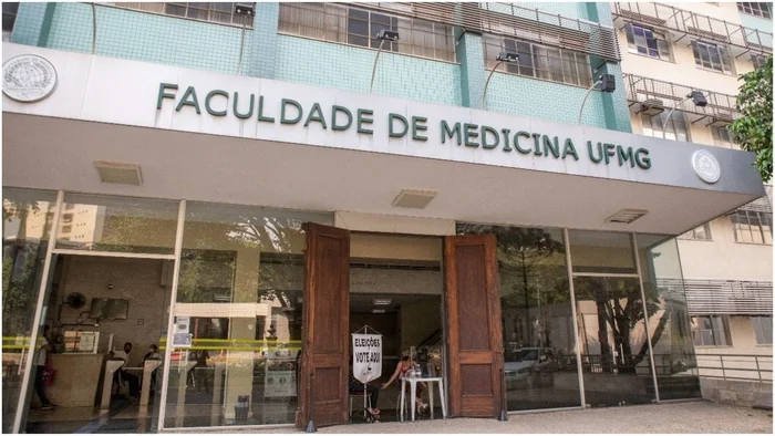 Foto da fachada da Faculdade de Medicina da UFMG, em Minas Gerais - Metrópoles