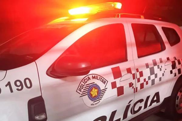 Imagem colorida mostra carro da polícia civil - Metrópoles