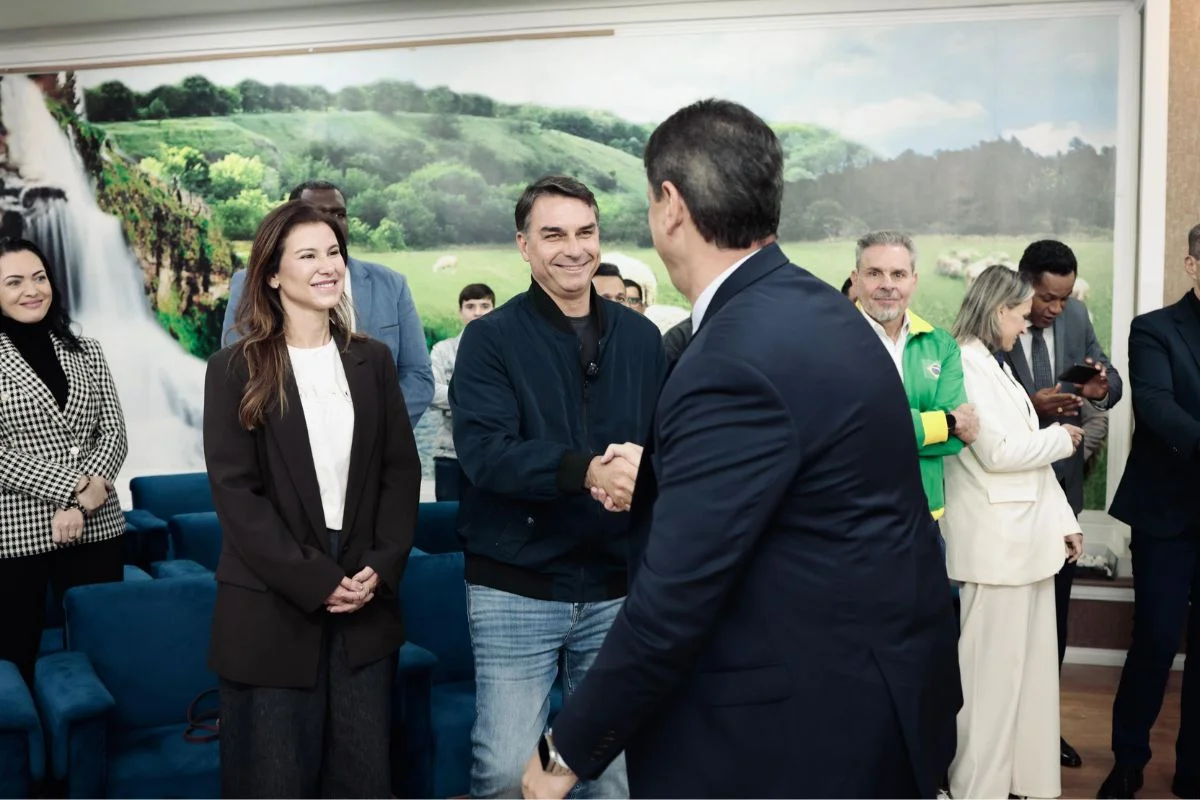 Flávio e Tarcísio na Igreja Mundial do Poder de Deus durante campanha eleitoral em 7 de Setembro Flávio e Tarcísio na Igreja Mundial do Poder de Deus durante campanha eleitoral em 7 de Setembro