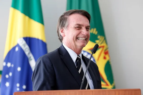 No primeiro dia de viagem, Bolsonaro faz visita surpresa à CIA