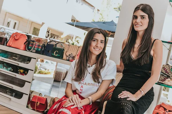 Gabriela e Daniela Carvalho falam sobre o brechó de luxo Peguei Bode