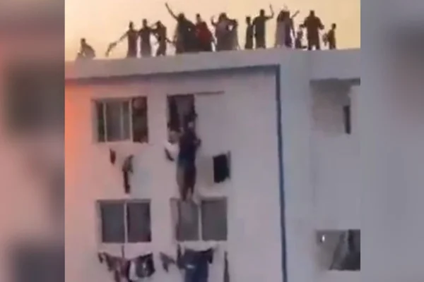 Estudante morre em incêndio em Universidade após protesto, no Senegal