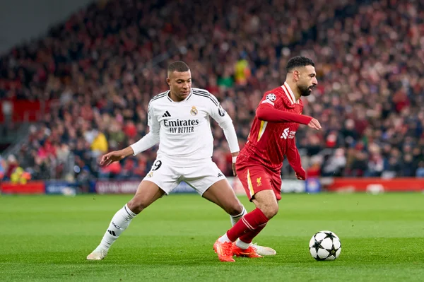 Foto colorida de Salah e Mbappé, de Liverpool e Real Madrid - Metrópoles