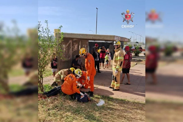 Mãe e filha ficam feridas após serem atropeladas por carro no DF