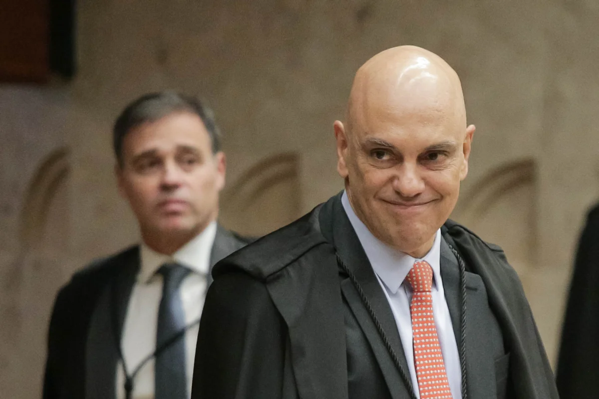Ministro Moraes classifica relatório de Mendonça como ilegal e pede nulidade de investigação