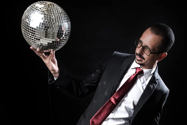 DJ brasiliense lança coletânea com 13 faixas de house music