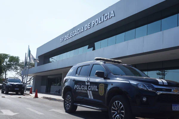 Advogados são denunciados na Justiça por invadirem delegacia do DF
