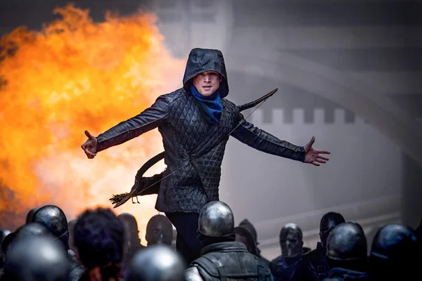 Crítica: Robin Hood tinha tudo para ser um filme divertido