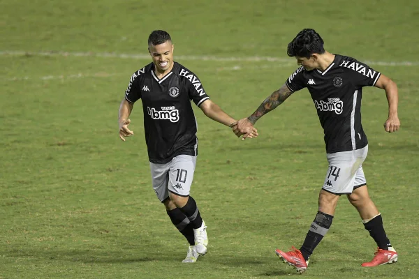 Vasco arranca empate com o Náutico