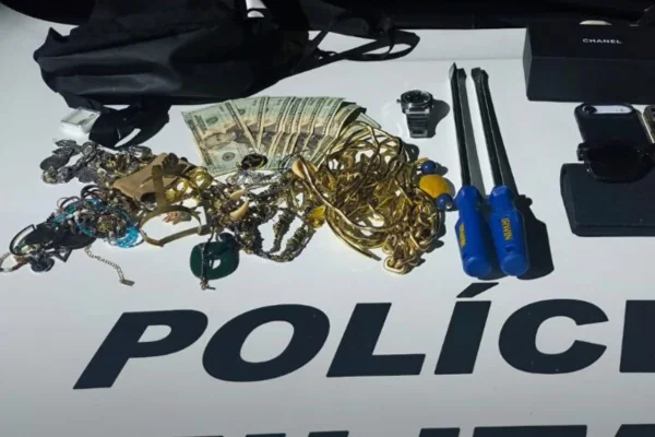 Trio invade condomínio residencial a 300 metros de base da PM em SP - Metrópoles