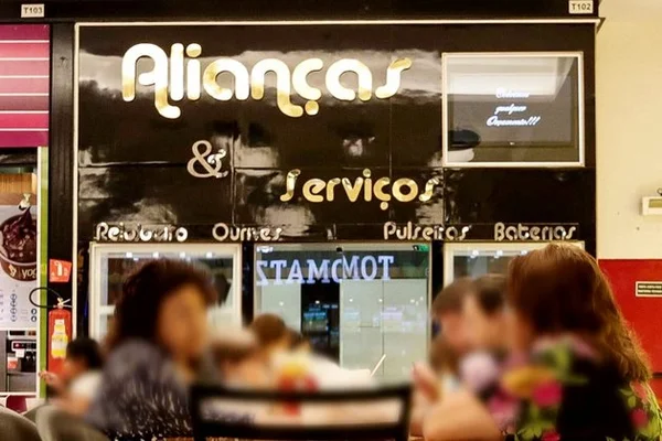 Bandidos armados levam R$ 120 mil de joalheria no Boulevard Shopping