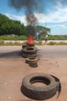Caminhoneiros tentam bloquear BR em Goiás e são frustrados pela PRF