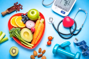 Dispor de uma alimentação balanceada e praticar atividade física ajudam a controlar a pressão arterial e o colesterol alto