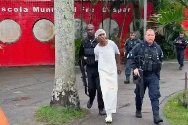 suspeito sendo preso em operação