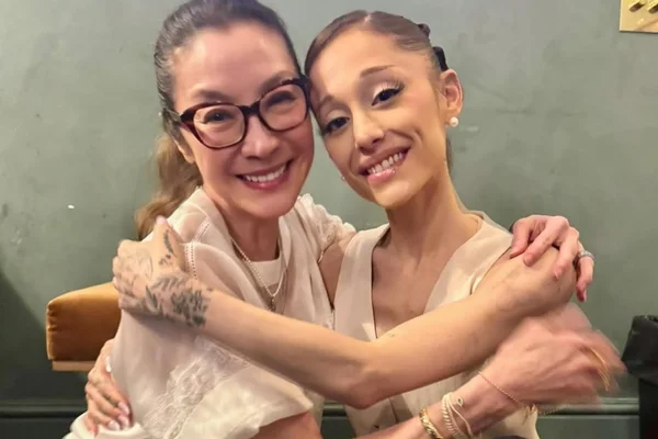 Internautas criticam magreza de Ariana Grande em nova foto; veja