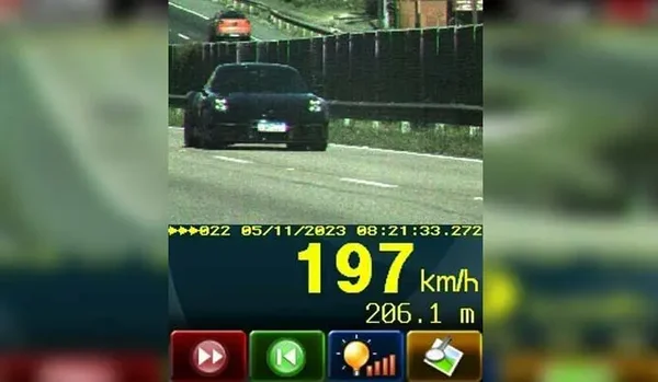 Vídeo: Porsche é flagrado a quase 200 km/h perto do Parque Barigui