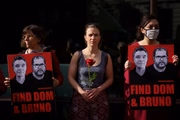 Protesto foi feito em frente à embaixada brasileira em Londres