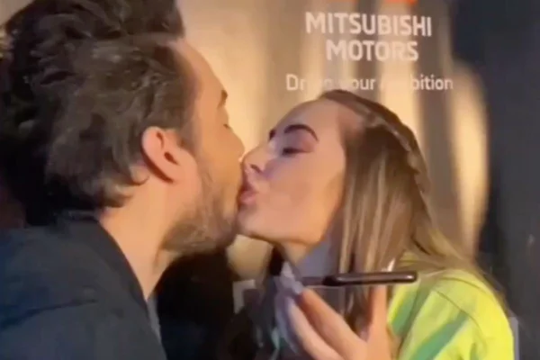 Vida de solteiro: Fernando Zor dá selinho em jornalista. Veja vídeo