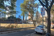 Terreno de 140m² está na lista das emendas que prevê venda de espaços municipais para iniciativa privada