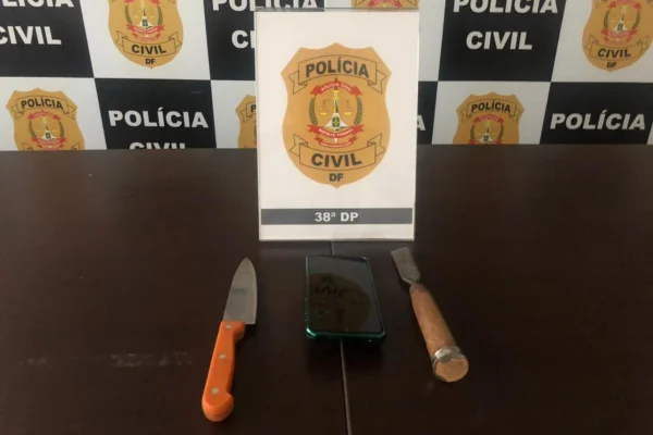Homem invade salão da ex-esposa com faca e diz que vai matá-la