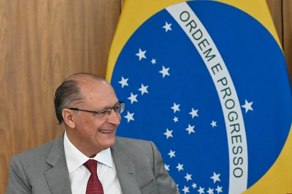 Após reunião com varejo, Alckmin critica juros e promete agir contra sonegação