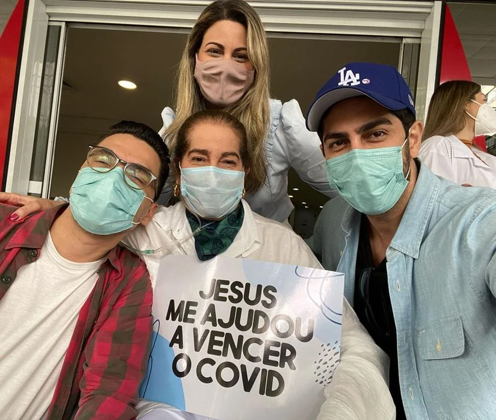 Após 203 dias, Dona Sara recebeu alta após ficar entre a vida e a morte por conta de um grave caso de Covid Após 203 dias, Dona Sara recebeu alta após ficar entre a vida e a morte por conta de um grave caso de Covid