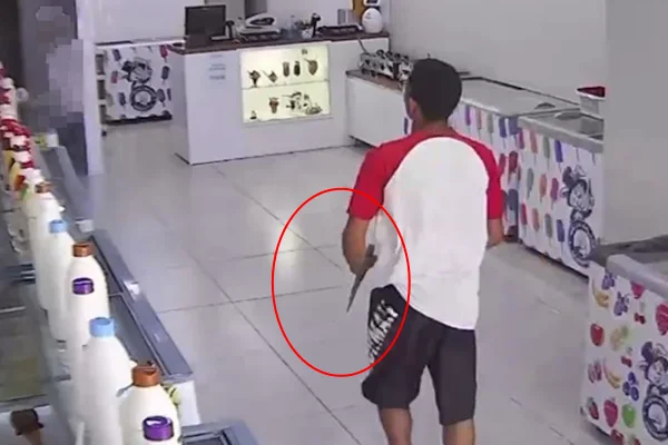 Falso cliente rende mulher com faca e assalta sorveteria no DF