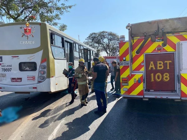 Motociclista de 45 anos morre após colisão com ônibus no DF