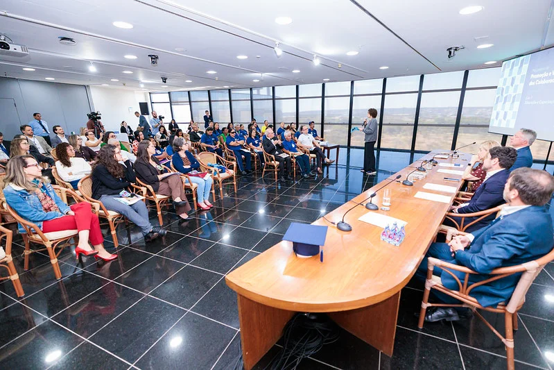 Terceirizados recebem certificado de alfabetização em programa da PGR - imagem 4 Terceirizados recebem certificado de alfabetização em programa da PGR - imagem 4