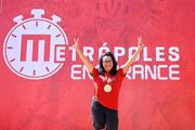 Atletas celebram no pódio após as provas de travessia em águas abertas, nas distâncias de 3 km e 1 km, durante o segundo dia do Metrópoles Endurance