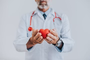 Cardiologista revela que a fruta contribui para o relaxamento dos vasos sanguíneos 